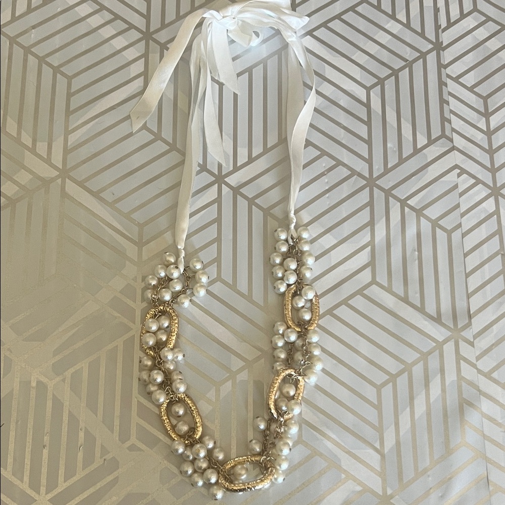 Plunder Gold and White Pearl Necklace